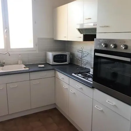 2 Pieces Proche Commodites 11 Lägenhet